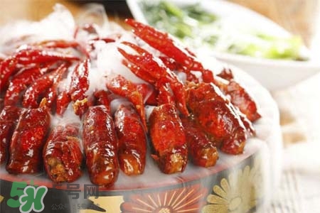 吃小龍蝦可以喝可樂嗎？小龍蝦和可樂能一起吃嗎？