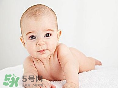 不會爬的寶寶不聰明嗎 寶寶不會爬是笨的表現(xiàn)嗎 不會爬的寶寶不聰明嗎 寶寶不會爬是笨的表現(xiàn)嗎