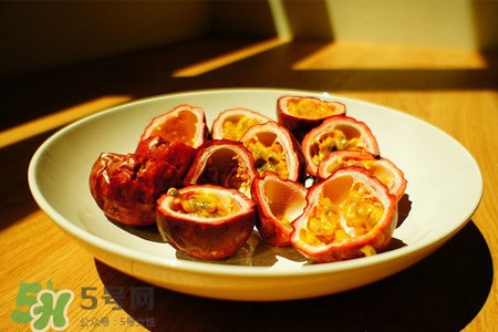 百香果怎么催熟？生的百香果怎么放才熟？