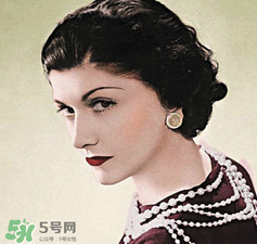 白百合長款白色外套是什么牌子？白百合長款白色外套是哪個(gè)品牌？