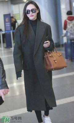 白百合長款白色外套是什么牌子？白百合長款白色外套是哪個(gè)品牌？