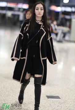 白百合長款白色外套是什么牌子？白百合長款白色外套是哪個(gè)品牌？