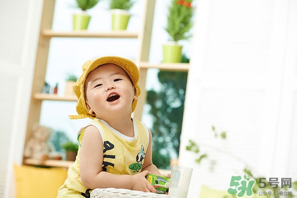 和0-6個月寶寶玩什么游戲更聰明 和0-6個月寶寶玩什么游戲更聰明