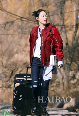 白百合紅色外套是什么牌子？白百合紅色外套是哪個(gè)品牌？