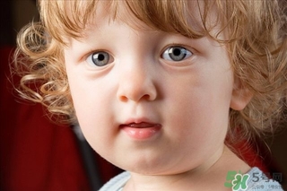 和0-6個月寶寶玩什么游戲更聰明 和0-6個月寶寶玩什么游戲更聰明