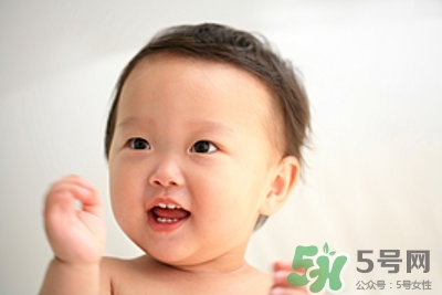 和0-6個月寶寶玩什么游戲更聰明 和0-6個月寶寶玩什么游戲更聰明