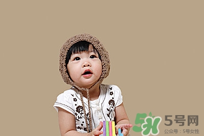 和0-6個月寶寶玩什么游戲更聰明 和0-6個月寶寶玩什么游戲更聰明