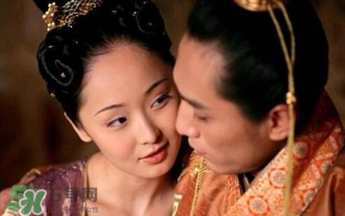 皇帝們的第一次給了誰(shuí)？