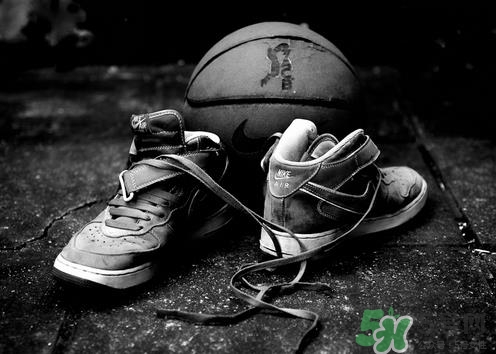 亞瑟士和耐克哪個好？asics和nike跑鞋哪個更好？