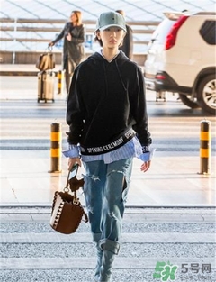 miumiu水桶包怎么搭配？miumiu水桶包怎么搭配好看？