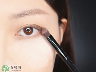 混油皮用什么粉底液 不同膚質(zhì)用什么粉底液 混油皮用什么粉底液 不同膚質(zhì)用什么粉底液