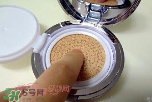 ysl蕾絲氣墊粉餅怎么用？ysl超模蕾絲氣墊粉餅使用方法