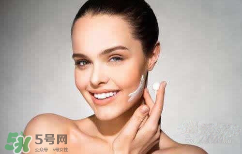 涂了隔離還要涂bb霜嗎？先涂隔離還是先涂bb霜？