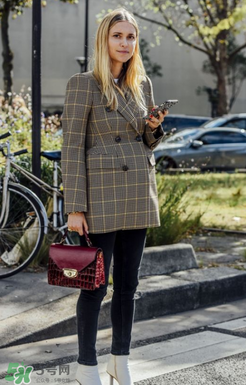 今年流行趙四的西裝怎么搭配？趙四的西裝怎么搭配好看？