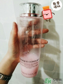 蘭蔻柔膚水藍(lán)瓶和粉瓶哪個(gè)好 蘭蔻柔膚水藍(lán)瓶和粉瓶哪個(gè)好