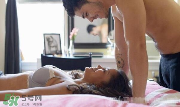 夫妻兩地分居怎么解決生理需求？夫妻兩地分居該如何相處？