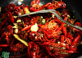 月經(jīng)可以吃油燜大蝦嗎？經(jīng)期能吃油燜大蝦嗎？