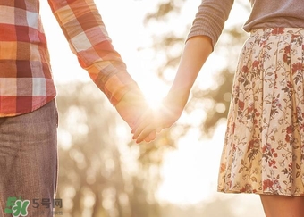 戀愛期間哪些玩笑不能開？戀愛期間要會(huì)說這幾句美妙的情話