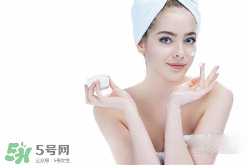 肌底液晚上可以用嗎？肌底液白天還是晚上用