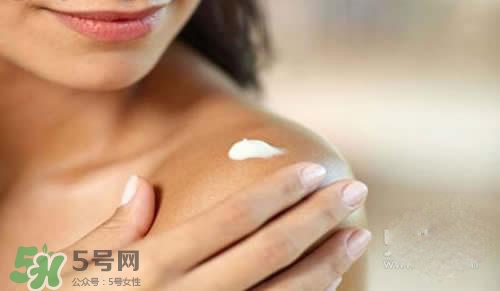 天天洗澡身上還癢是怎么回事？天天洗澡身上還癢怎么辦？