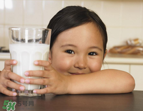 吃完蝦爬子能喝牛奶嗎？蝦爬子能和牛奶一起吃嗎？