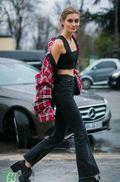 露臍裝怎么搭配？露臍裝怎么搭配好看？