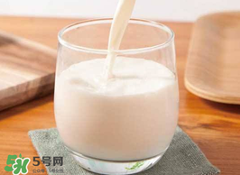 蠶豆和牛奶可以同吃嗎？吃蠶豆可以喝牛奶嗎？