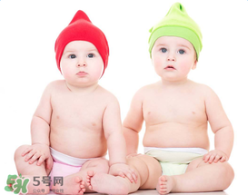 如何判斷新生兒已經吃飽？新生兒吃飽了有什么表現？