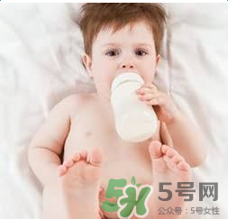 奶酪酸奶能給寶寶補(bǔ)鈣嗎？如何為寶寶選擇奶制品補(bǔ)鈣？