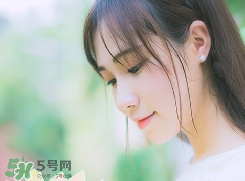 月經(jīng)期間皮膚油膩正常嗎_是什么原因 月經(jīng)期間皮膚油膩正常嗎_是什么原因