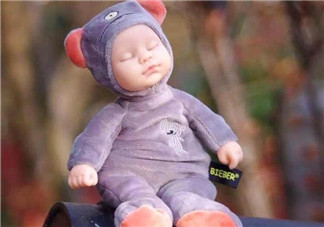 餃子送米雅的娃娃是什么牌子？比伯娃娃怎么樣？