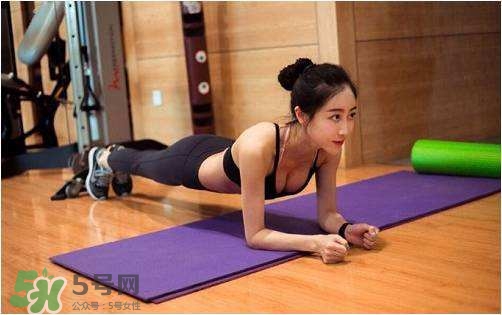 平板支撐多久算合格？平板支撐能減肥嗎？