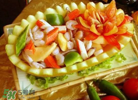 甜瓜和海鮮能一起吃嗎？吃海鮮能吃香瓜嗎？