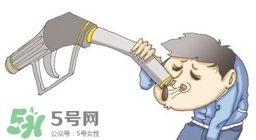 把自己關在冰柜聞汽油 直到遺體腐爛才被發(fā)現(xiàn) 把自己關在冰柜聞汽油 直到遺體腐爛才被發(fā)現(xiàn)