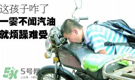 把自己關在冰柜聞汽油 直到遺體腐爛才被發(fā)現(xiàn) 把自己關在冰柜聞汽油 直到遺體腐爛才被發(fā)現(xiàn)