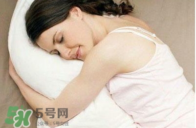 月經(jīng)少而黑什么原因？月經(jīng)少而黑怎么調(diào)理