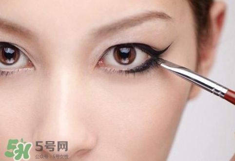 初學(xué)者怎么畫眼線?初學(xué)者畫眼線步驟圖解 初學(xué)者怎么畫眼線?初學(xué)者畫眼線步驟圖解