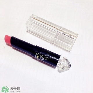 嬌蘭小黑裙甜漾唇膏061試色 嬌蘭小黑裙唇膏061試色圖 嬌蘭小黑裙甜漾唇膏061試色 嬌蘭小黑裙唇膏061試色圖