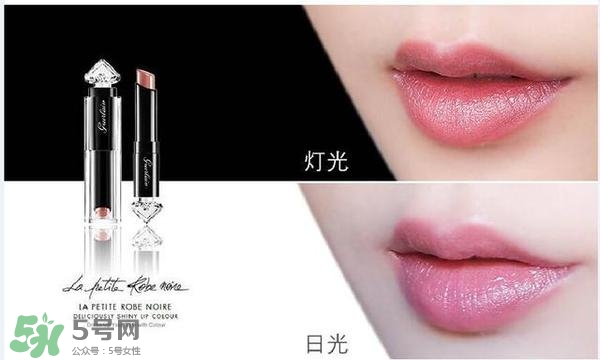 嬌蘭小黑裙甜漾唇膏061試色 嬌蘭小黑裙唇膏061試色圖 嬌蘭小黑裙甜漾唇膏061試色 嬌蘭小黑裙唇膏061試色圖