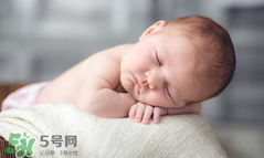 夏天寶寶可以穿開襠褲嗎？寶寶穿開襠褲有什么危害嗎？