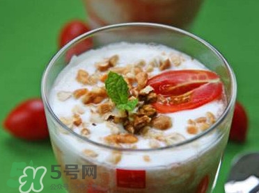 西紅柿能和酸奶一起吃嗎？酸奶可以和西紅柿一起吃嗎