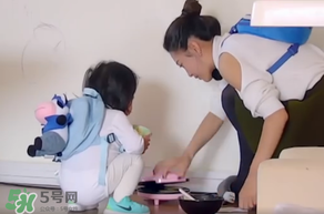 餃子的奶牛背包是什么牌子？寶寶背包應(yīng)該怎么挑選？