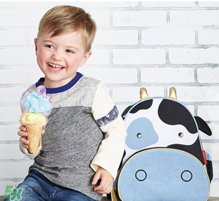 餃子的奶牛背包是什么牌子？寶寶背包應(yīng)該怎么挑選？