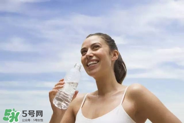 30天不喝飲料，妹子的對(duì)比照令人震驚 喝白開(kāi)水的好處