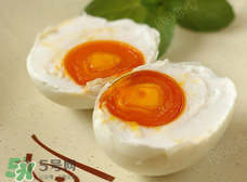 咸鴨蛋放久了還能吃嗎？咸鴨蛋放臭了還能吃嗎？