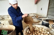 松花蛋是怎么做出來(lái)的？松花蛋的家庭腌制方法