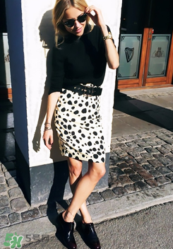 為什么黑色衣服會(huì)變紅？黑色衣服變紅了怎么辦？