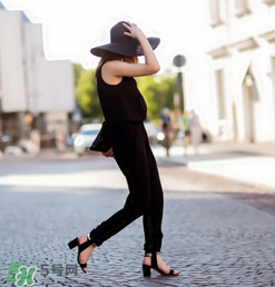 為什么黑色衣服會(huì)變紅？黑色衣服變紅了怎么辦？