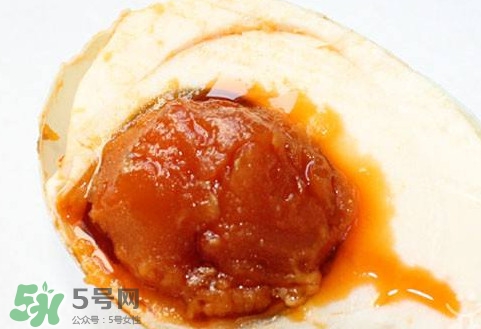 咸鴨蛋為什么會(huì)出油？咸鴨蛋為什么有油