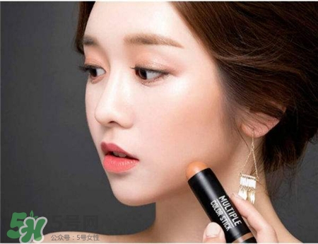 修容棒和高光棒的區(qū)別 修容棒和高光棒的不同 修容棒和高光棒的區(qū)別 修容棒和高光棒的不同